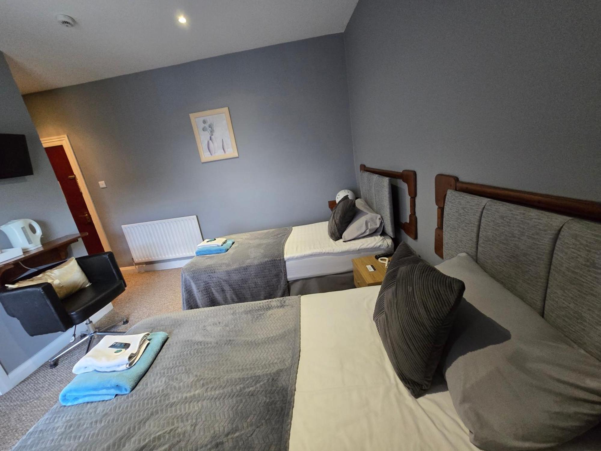 Manor Hotel Ballymoney Extérieur photo