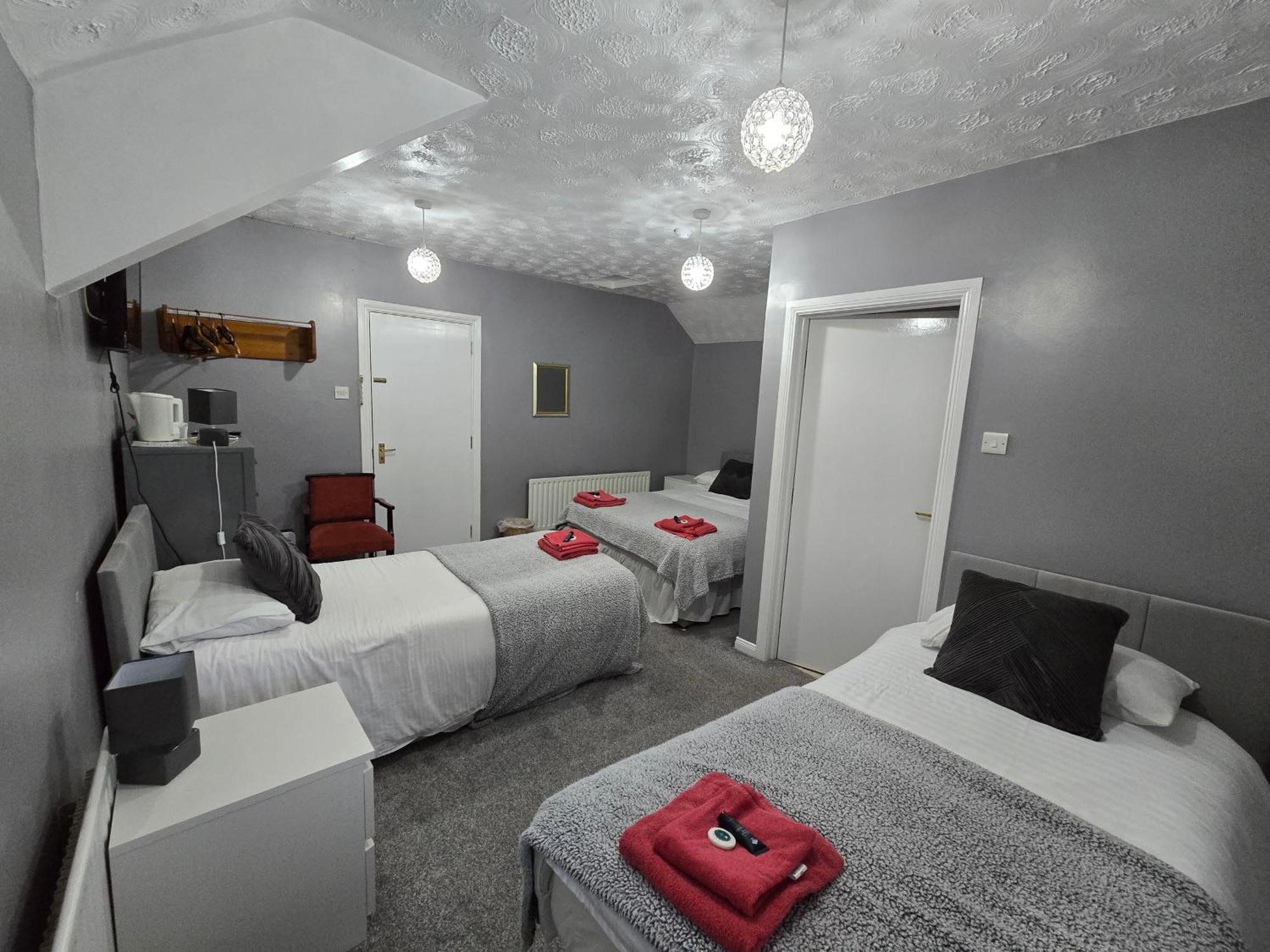 Manor Hotel Ballymoney Extérieur photo