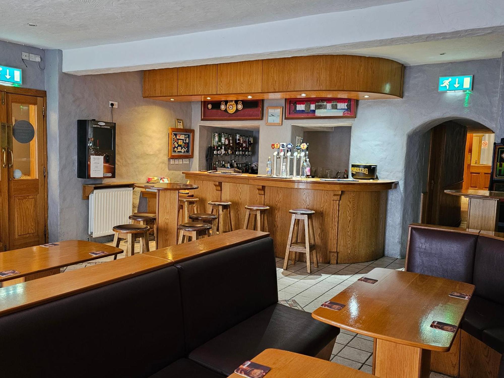Manor Hotel Ballymoney Extérieur photo
